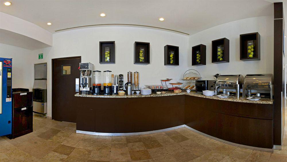 One Monterrey Aeropuerto Hotel Apodaca Екстериор снимка
